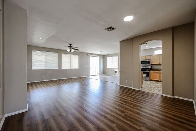 Building Photo - Lovely 4Bedroom/2Bath in the Heart of Chandler