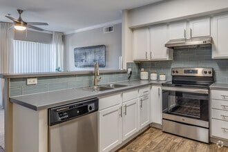 2BR, 2BA - 972SF - Kitchen - The Grove Deer Valley