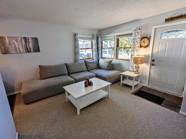 Building Photo - 3836 Snelling Ave