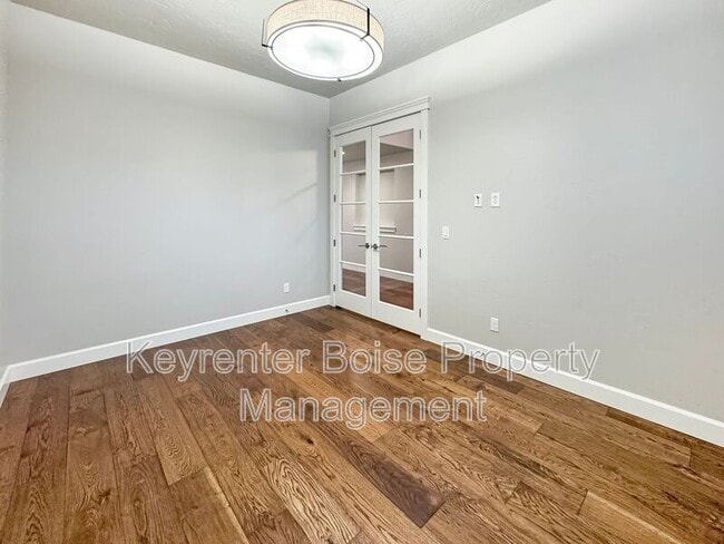 Foto del edificio - 6614 N Big Cedar Way