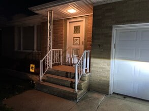 Building Photo - 9574 Idlewood Dr