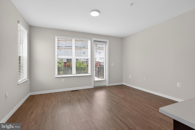 Foto del edificio - 5851 Columbia Pike