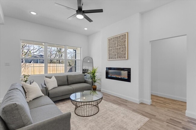 Building Photo - 1323 S Montgomery St