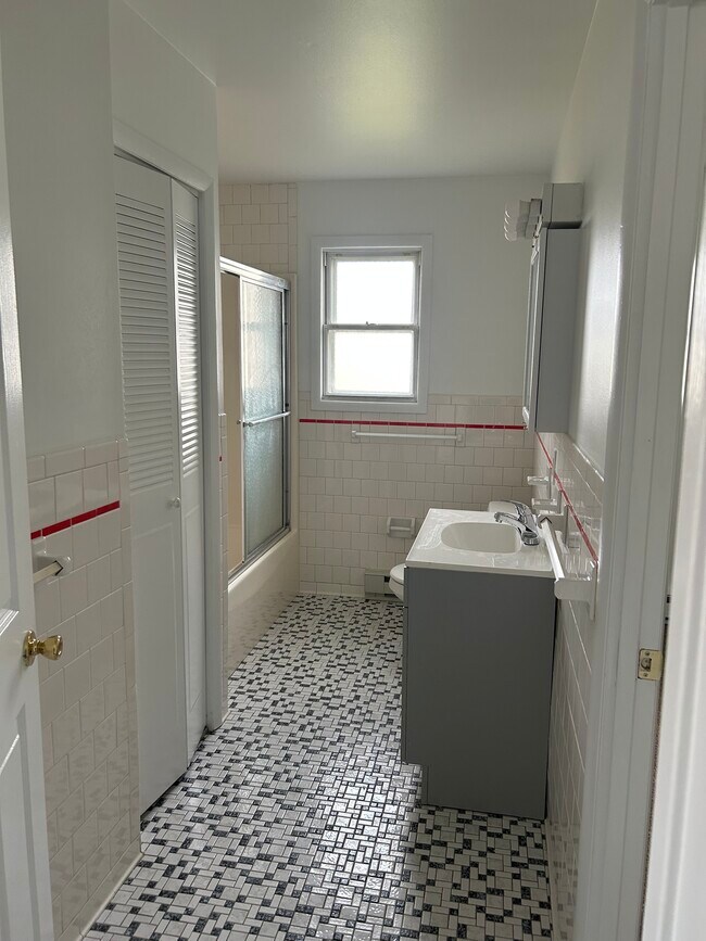 Foto del edificio - 2702 Bungalow Ave