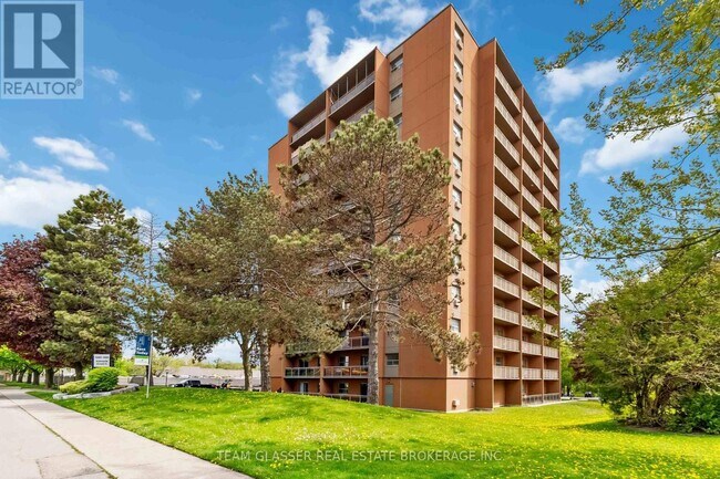 Photo du bâtiment - 1570 Adelaide St