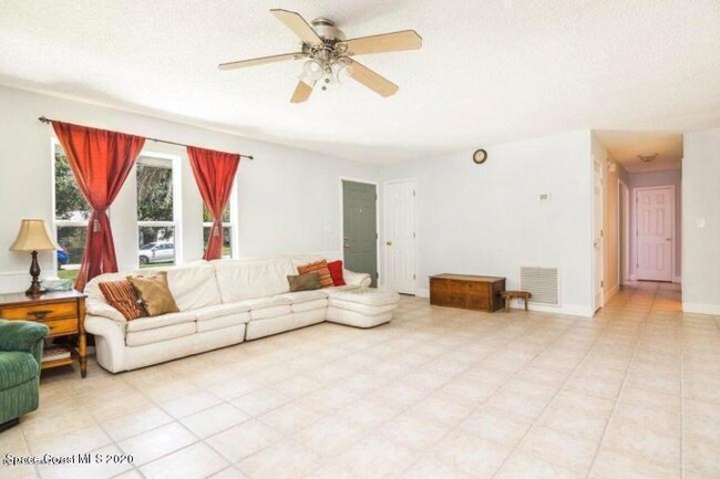 Foto del edificio - 986 Jettie St NE