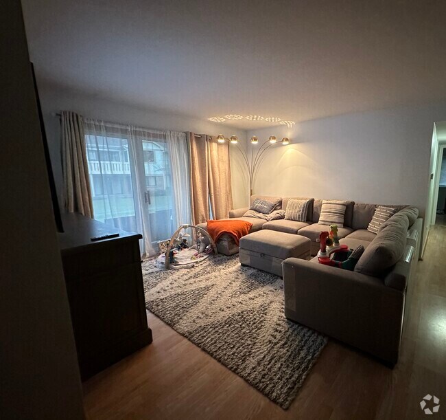 New Apartments For Rent in Wheeling IL with Yard 2 Rentals