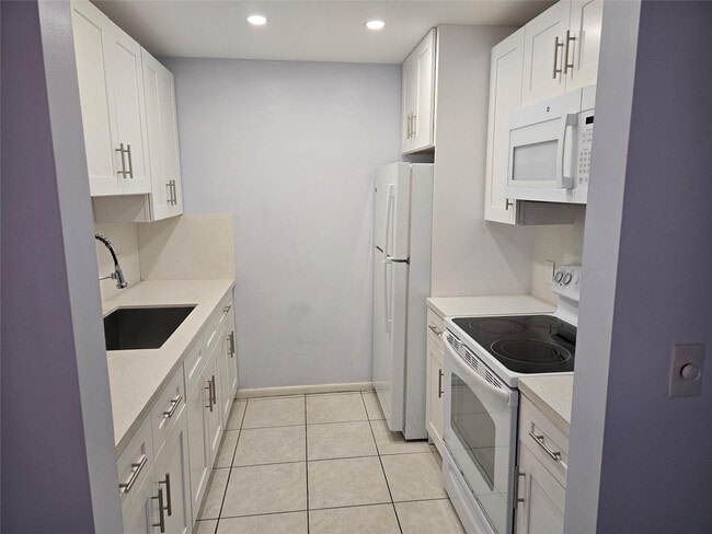 Building Photo - 300 SW 134th Way