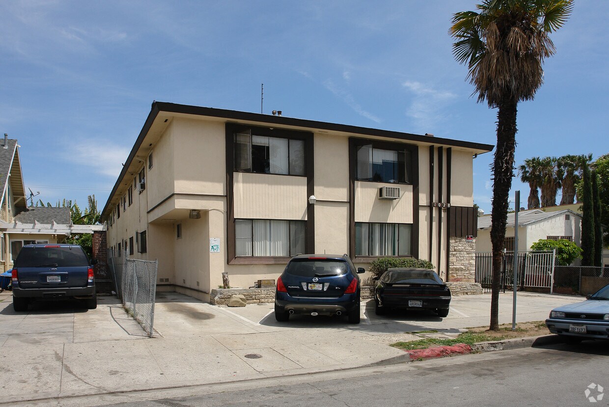 Building Photo - 1028 N Ardmore Ave