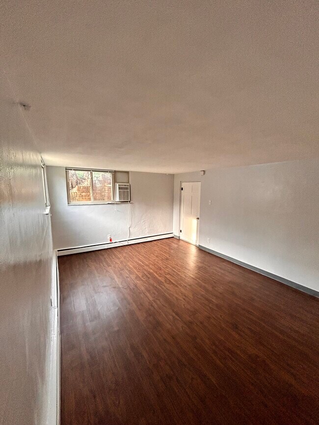 Building Photo - 6409 Glade Ave