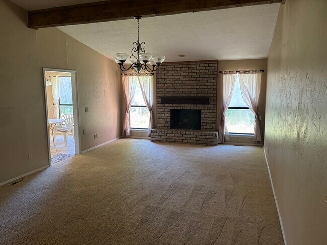 Foto del edificio - Beautifully Spacious Home in Warr Acres wi...