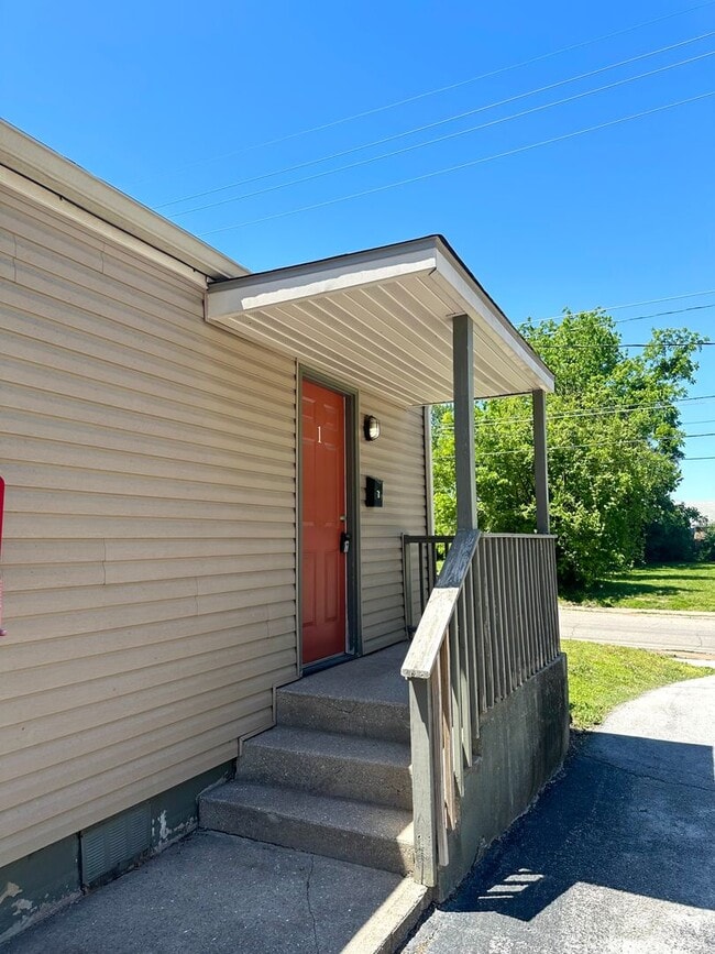 Building Photo - S0101-MF3-E1