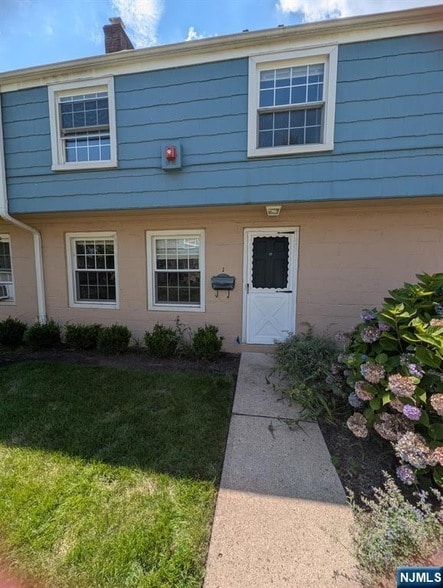 Foto principal - 715 Cedar Ln