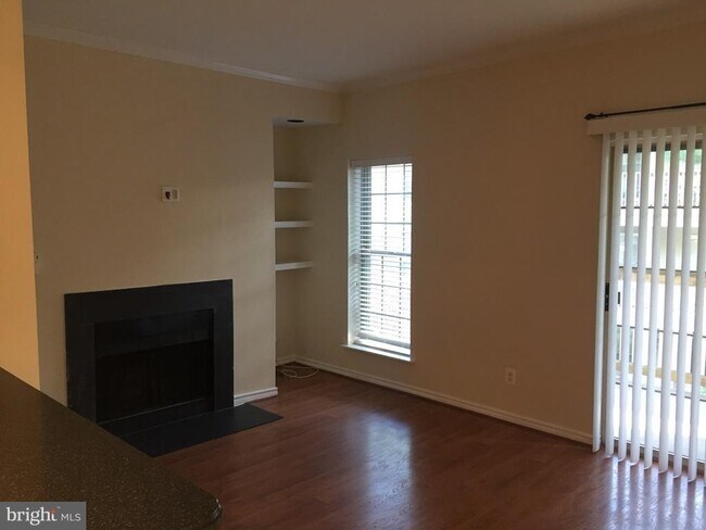Building Photo - 3921 Penderview Dr