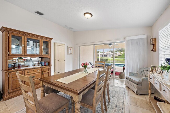 Foto del edificio - 8229 St Johns Ct