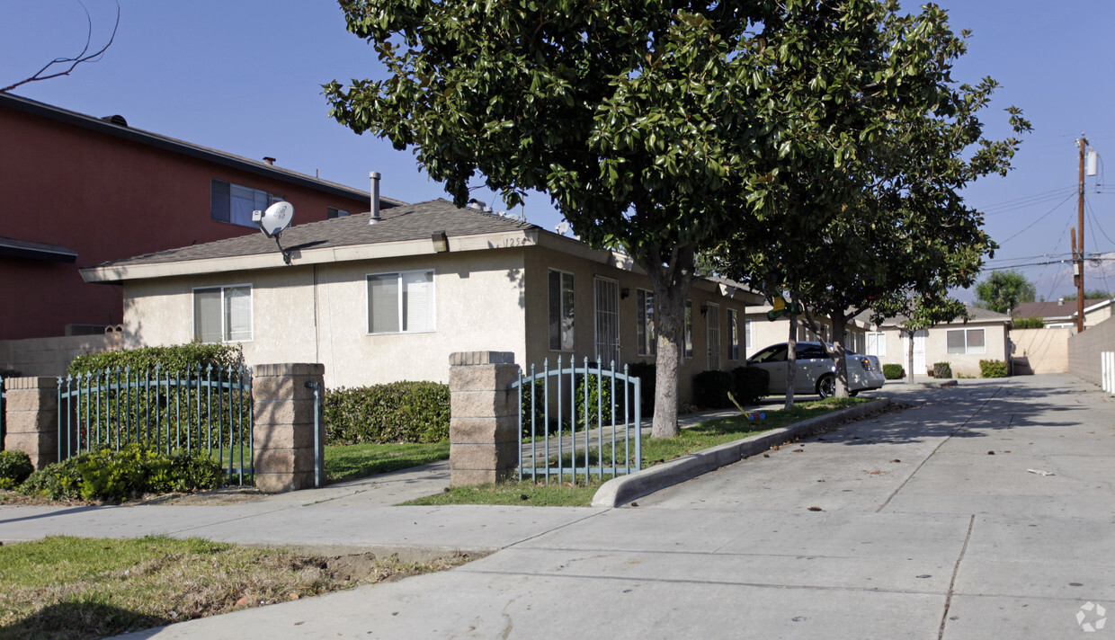 Primary Photo - Stoneridge Apartments