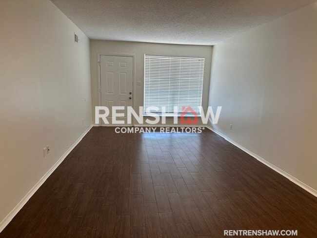Building Photo - Text the Leasing Team at 901-820-4367 to S...