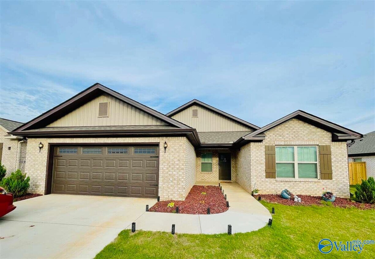 Foto principal - 115 Edgestone Dr.
