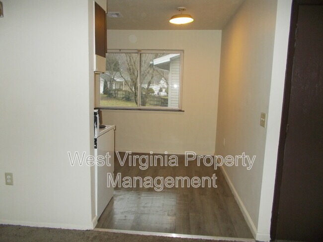 Building Photo - 130 Elm St