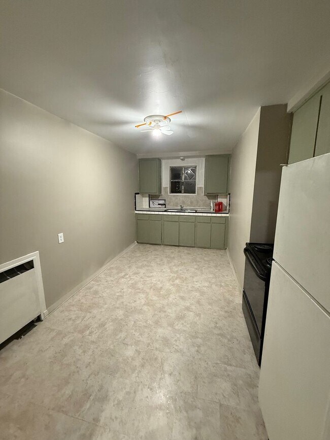 Foto del edificio - 20934 Van Dyke Ave