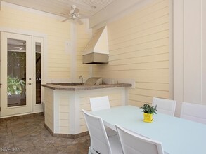 Building Photo - 194 4th Ave N