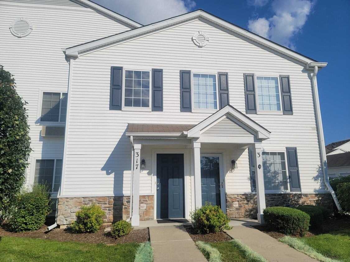 301 Silverstone Dr Unit 301, Carpentersville, IL 60110 Condo for Rent