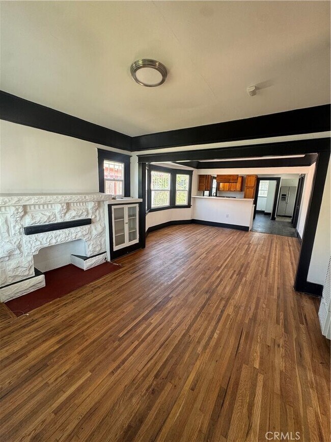 Building Photo - 146 W 58th St