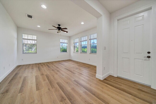 Building Photo - 450 Amador Ln
