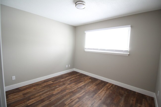 Building Photo - 6020 Metcalf Ln
