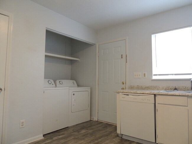 Building Photo - 3701 SW 29th Terrace
