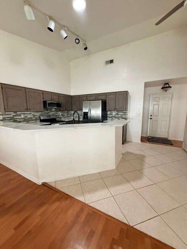 Building Photo - 875 E Serpentina Ave