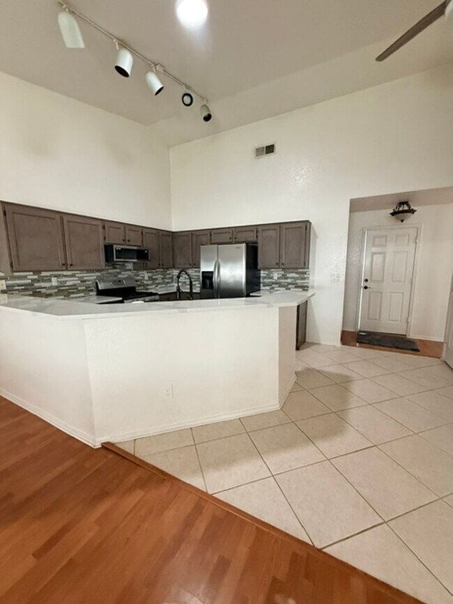 Foto del edificio - 875 E Serpentina Ave