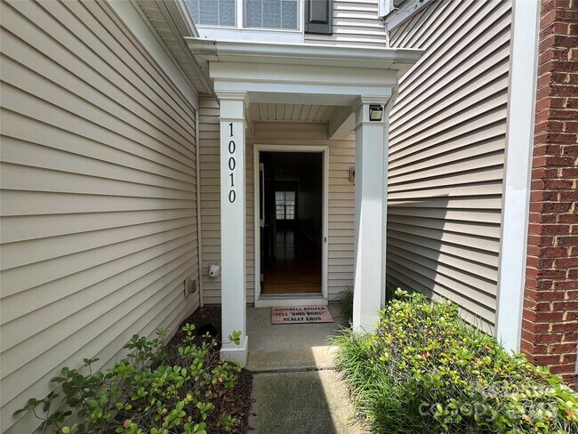 Foto del edificio - 10010 Blakeney Preserve Dr