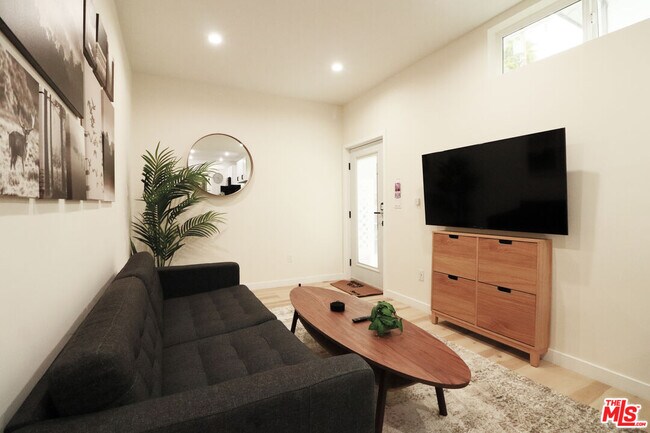 Foto del edificio - 9040 Phyllis Ave