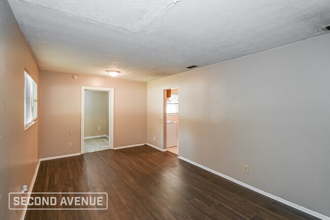 Foto del edificio - 2318 Looking Glass Ln