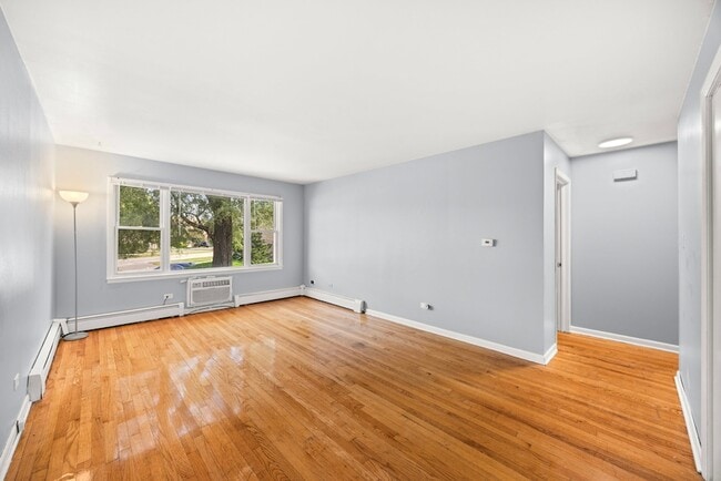 Building Photo - 4601 Vernon Ave