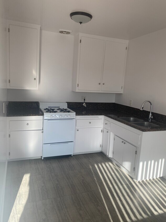Foto principal - 202 E Chestnut St