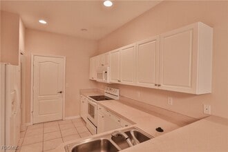 Building Photo - 10231 Tin Maple Dr