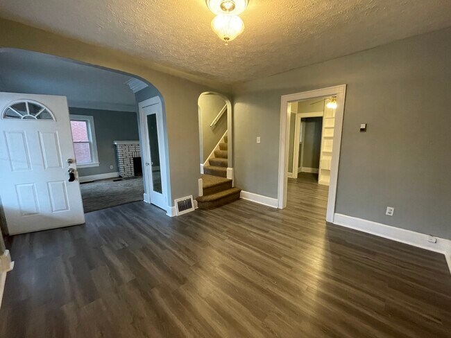 Foto del edificio - 866 S Hawkins Ave