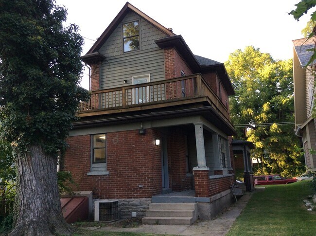 Building Photo - HOUSE and YARD