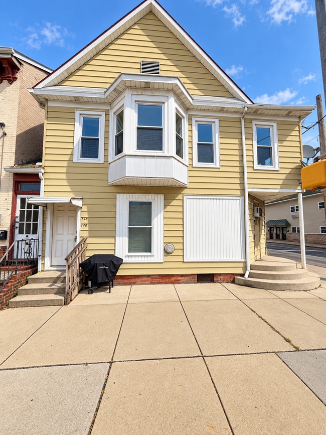 Building Photo - 138 York St