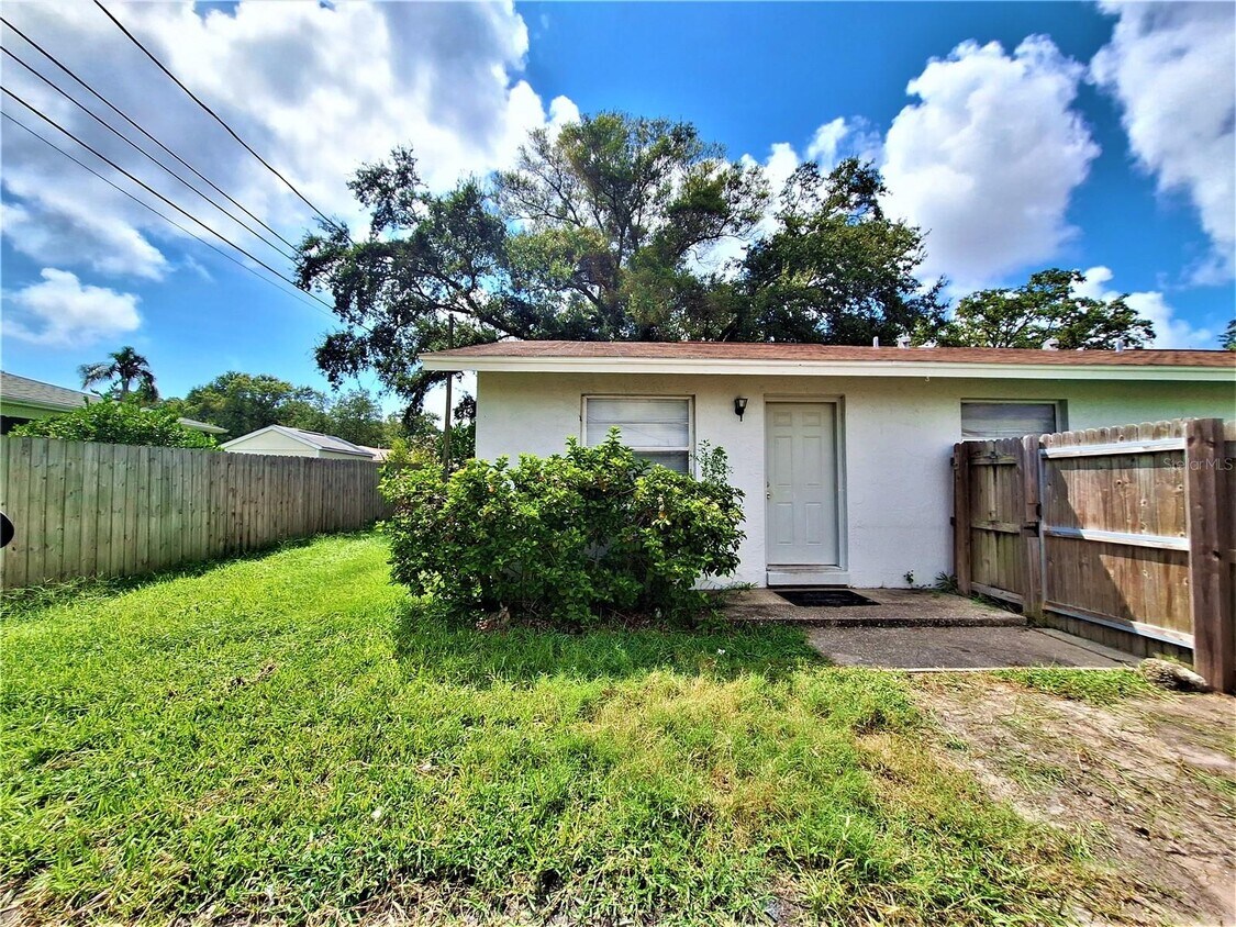 11332 Walsingham Rd, Largo, FL 33778 Townhome Rentals in Largo FL