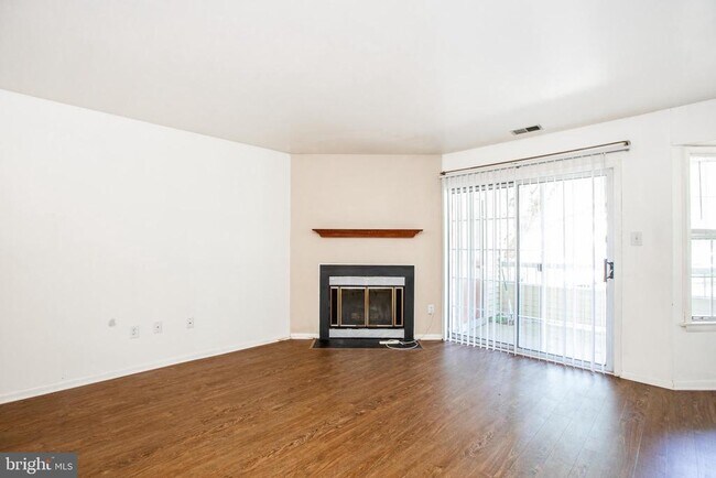 Foto del edificio - 103 Claridge Ct