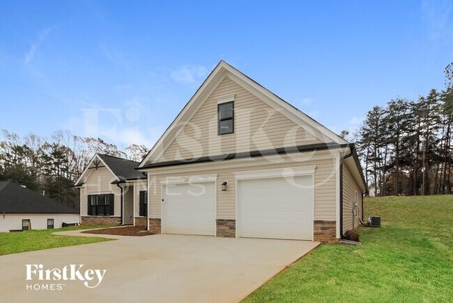 Building Photo - 120 Hollysprings Loop