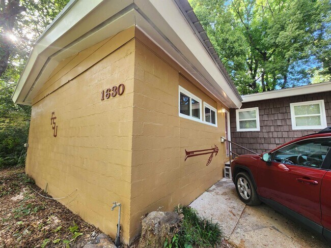 Building Photo - 1630 Atkamire Dr