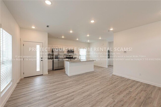 Building Photo - 621 St Charles Pl