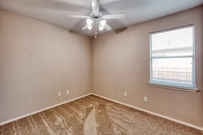 Building Photo - 2617 Bissonet Dr