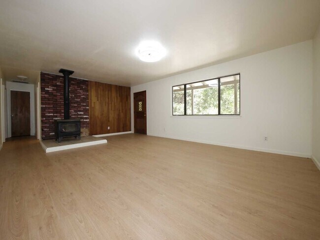 Foto del edificio - 1601 Lily Valley Way