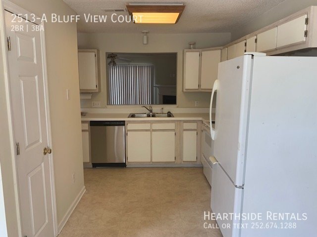 Foto del edificio - 2 bedroom 2.5 bathroom Duplex near ECU Hea...