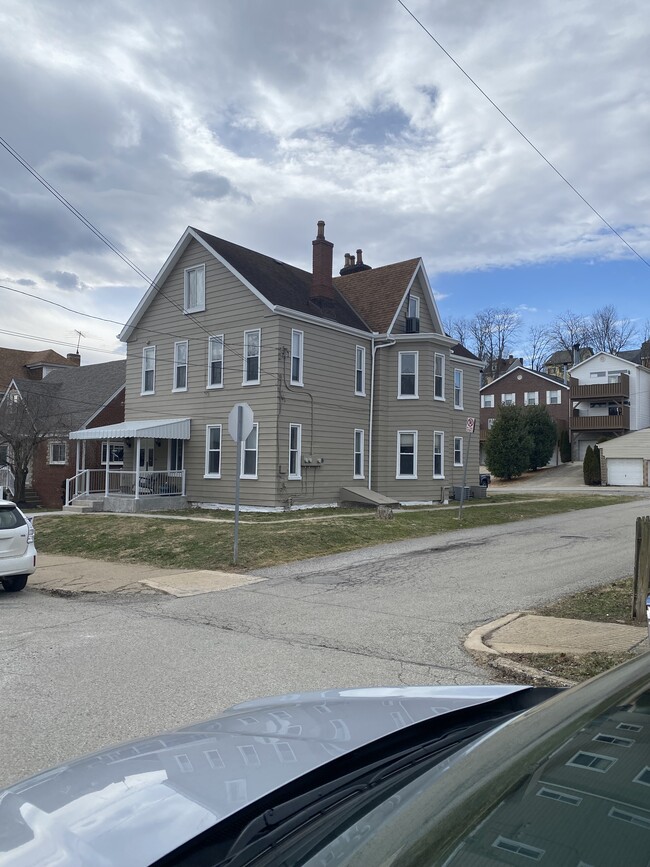 Building Photo - 114 Olympia St